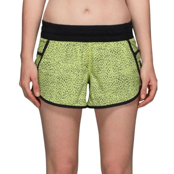 LULULEMON ATHLETICA Tracker Short III '4-Way Stretch Size 4 - Picture 3 of 5